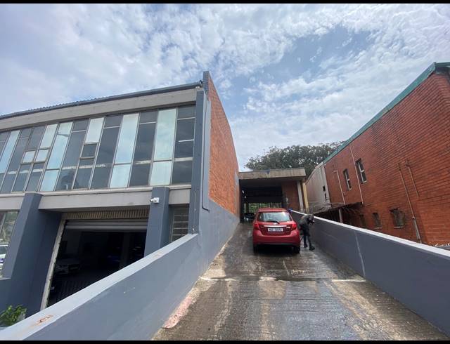 550M² WAREHOUSE TO LET IN BRIARDENE